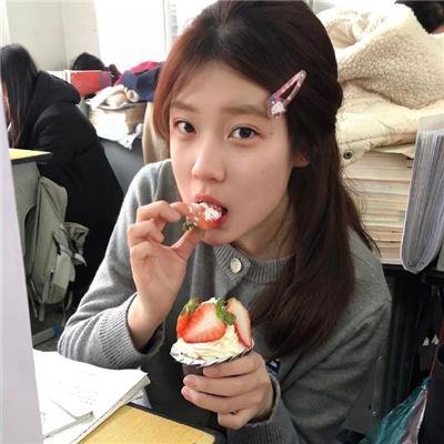 野犬撕碎了那女孩的白婚纱